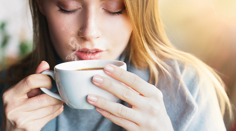 A koffein hatása a szépségre: tudományos áttekintés